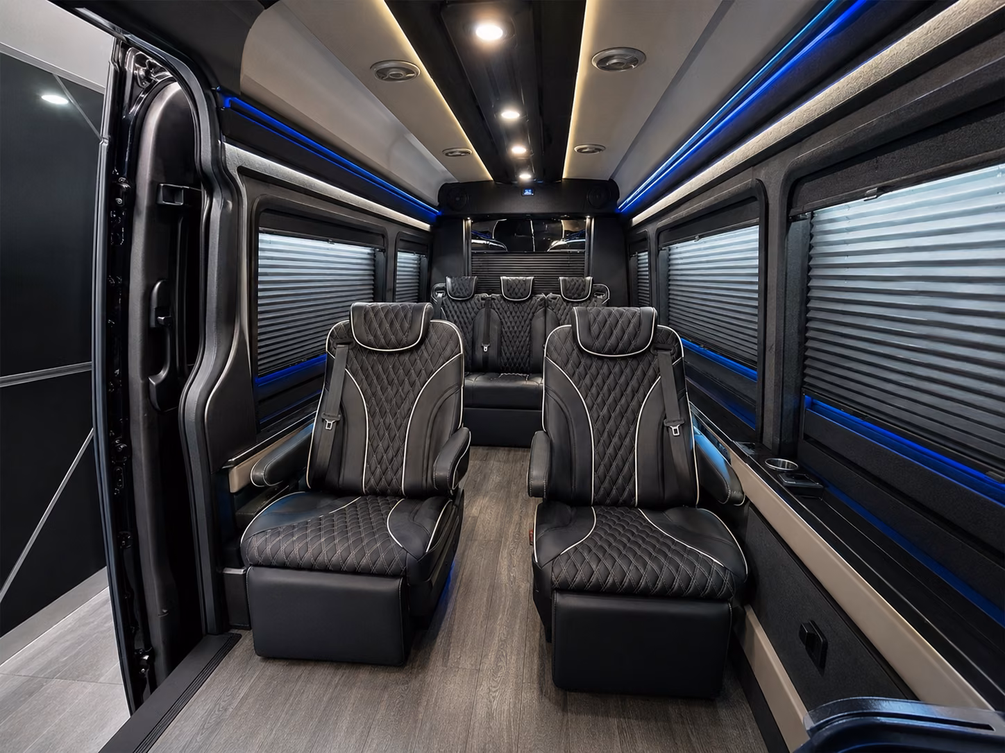 rochesterhillscharterbuscompany com can help you book airport transfers for oakland university groups graduations and more
